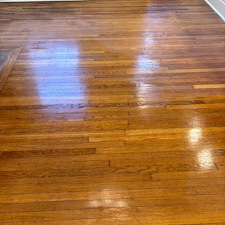 The-Ultimate-Guide-to-Hardwood-Laminate-Floor-Cleaning-and-Wax-Removal-in-Wexford-and-Cranberry-Township-PA 4